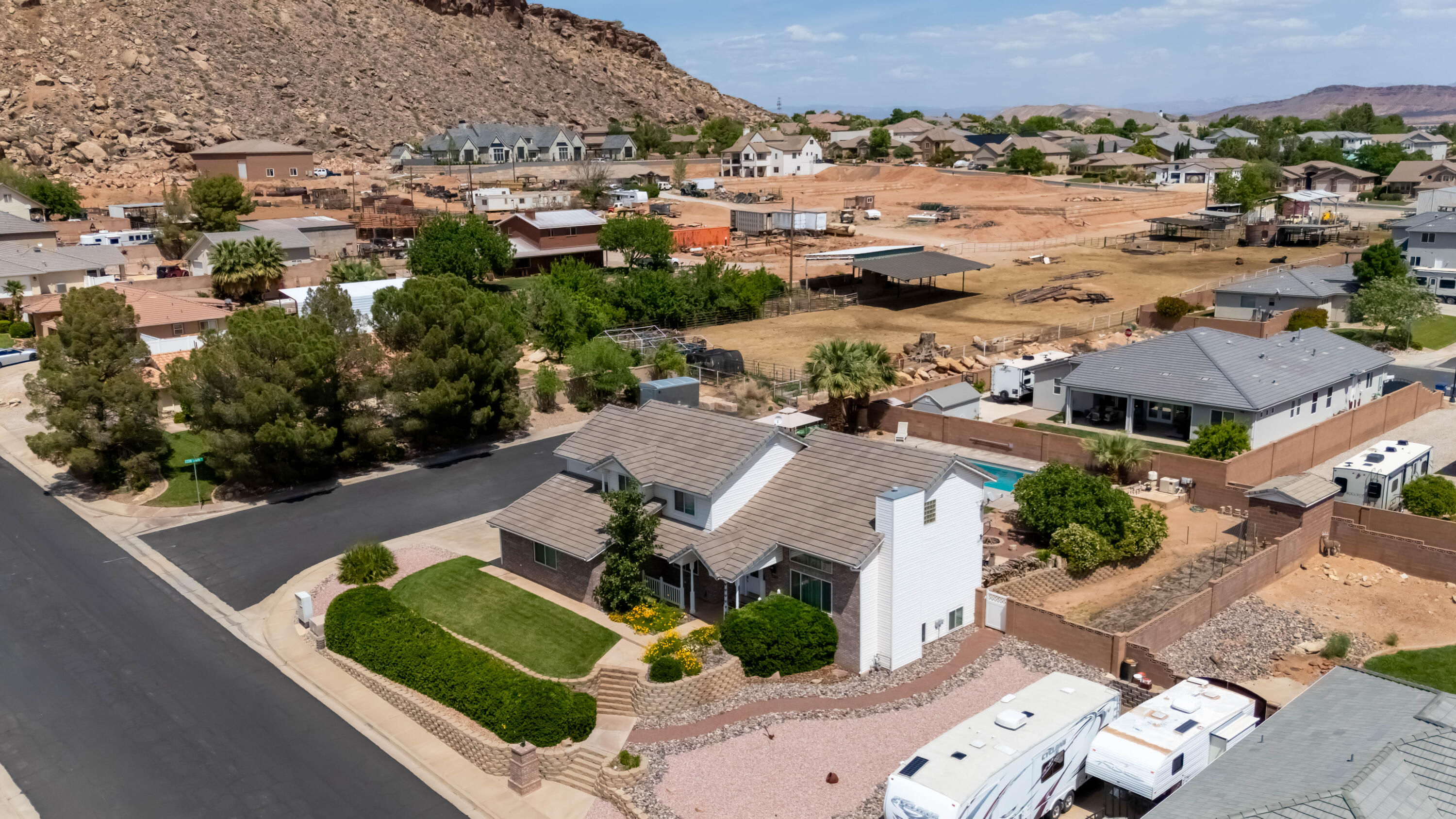 SKYLINE ESTATES - Residential