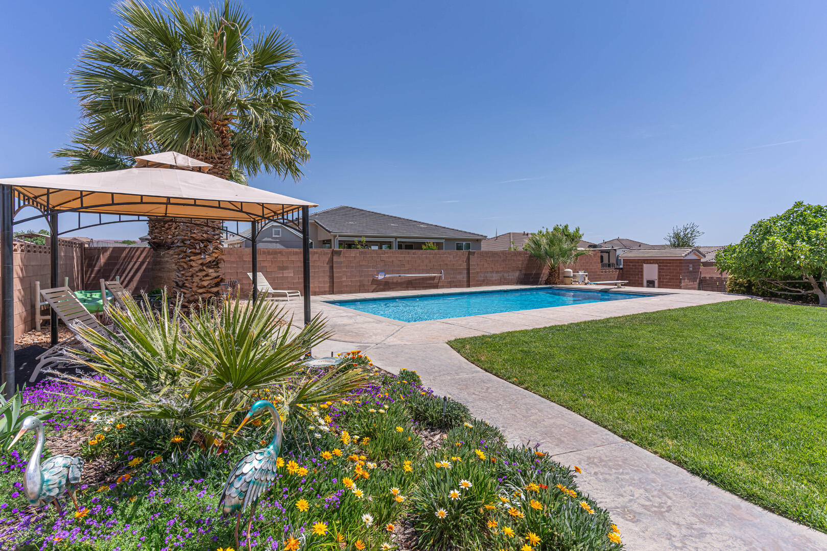 SKYLINE ESTATES - Residential