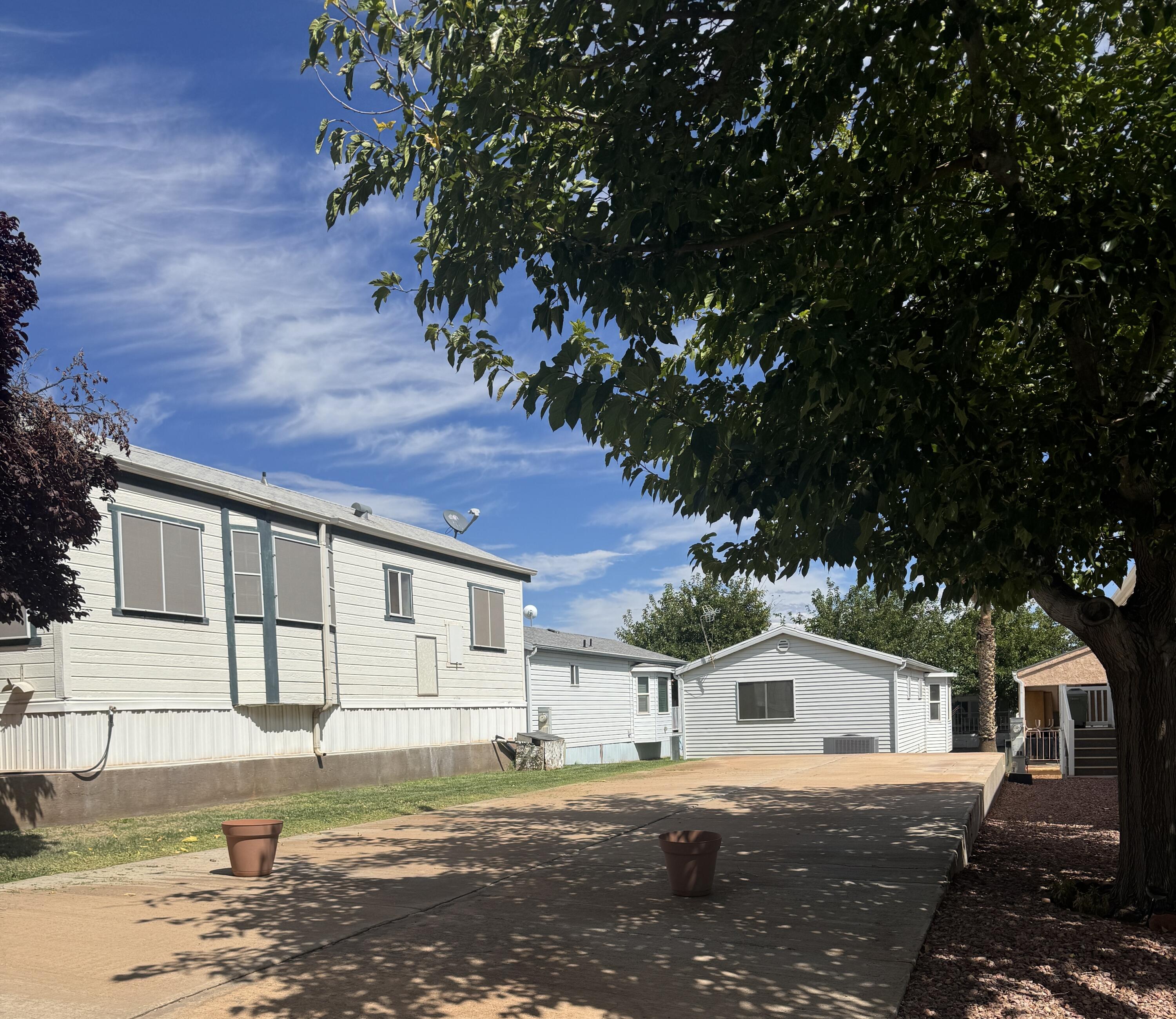 CANYON BREEZE RV RESORT - Land