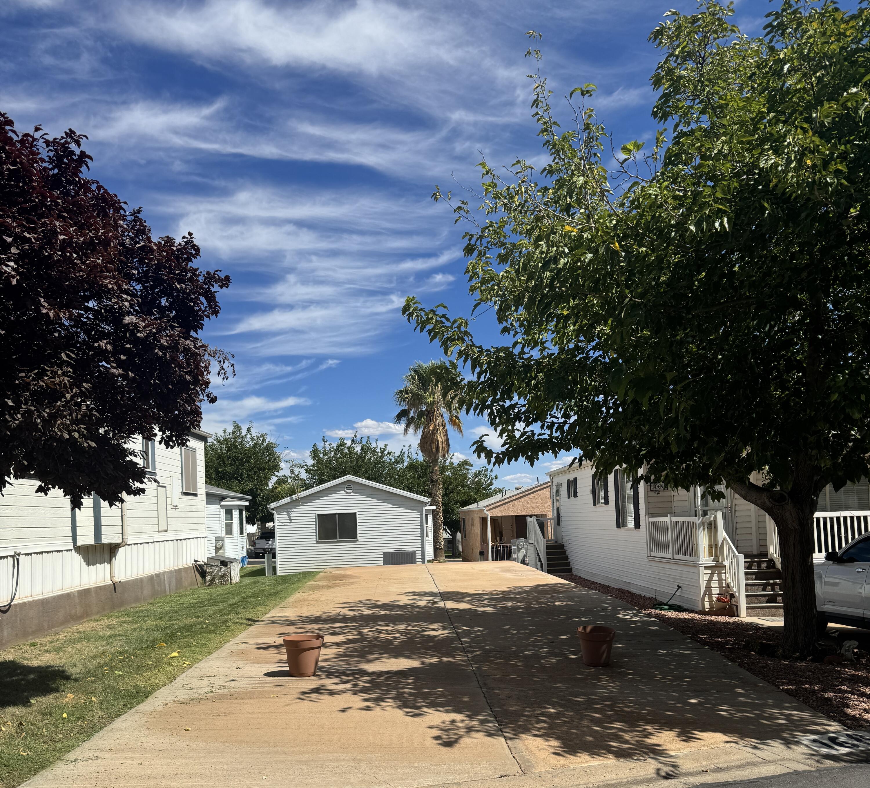 CANYON BREEZE RV RESORT - Land