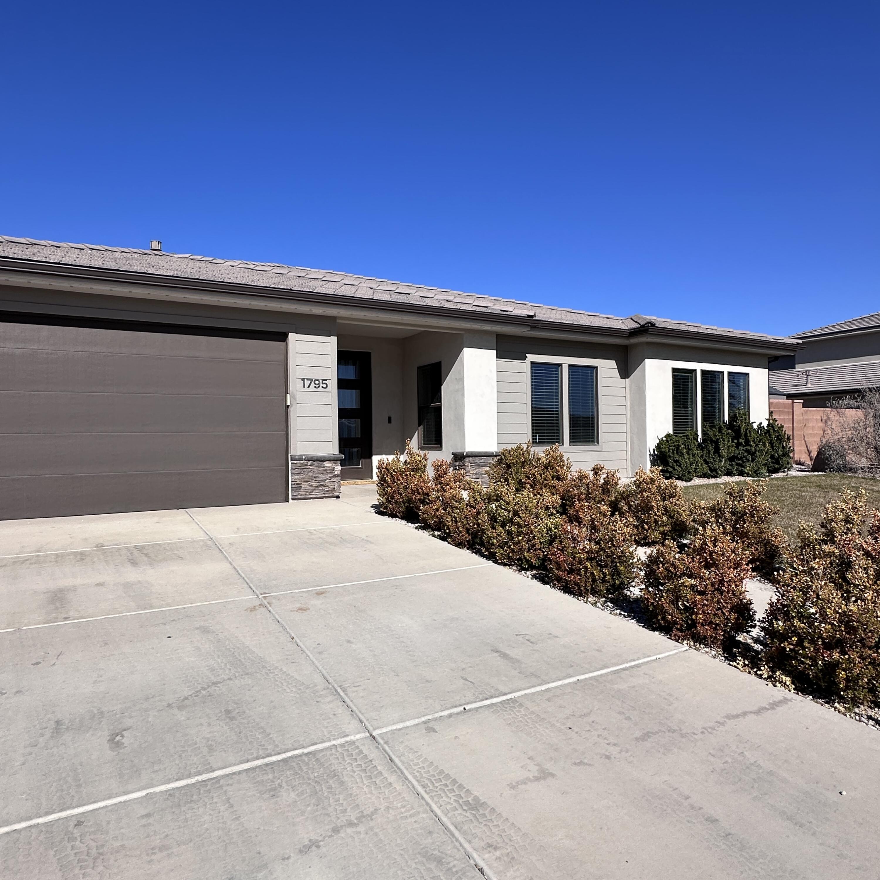 SAGE CANYON - Residential
