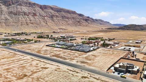 Photo of 1297 W 4300 S, Hurricane, UT 84737 (MLS # 26-273385)