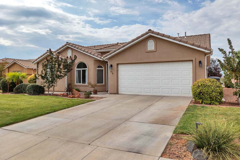 Photo of 574 E 400 S, Ivins, UT 84738 (MLS # 22-238013)