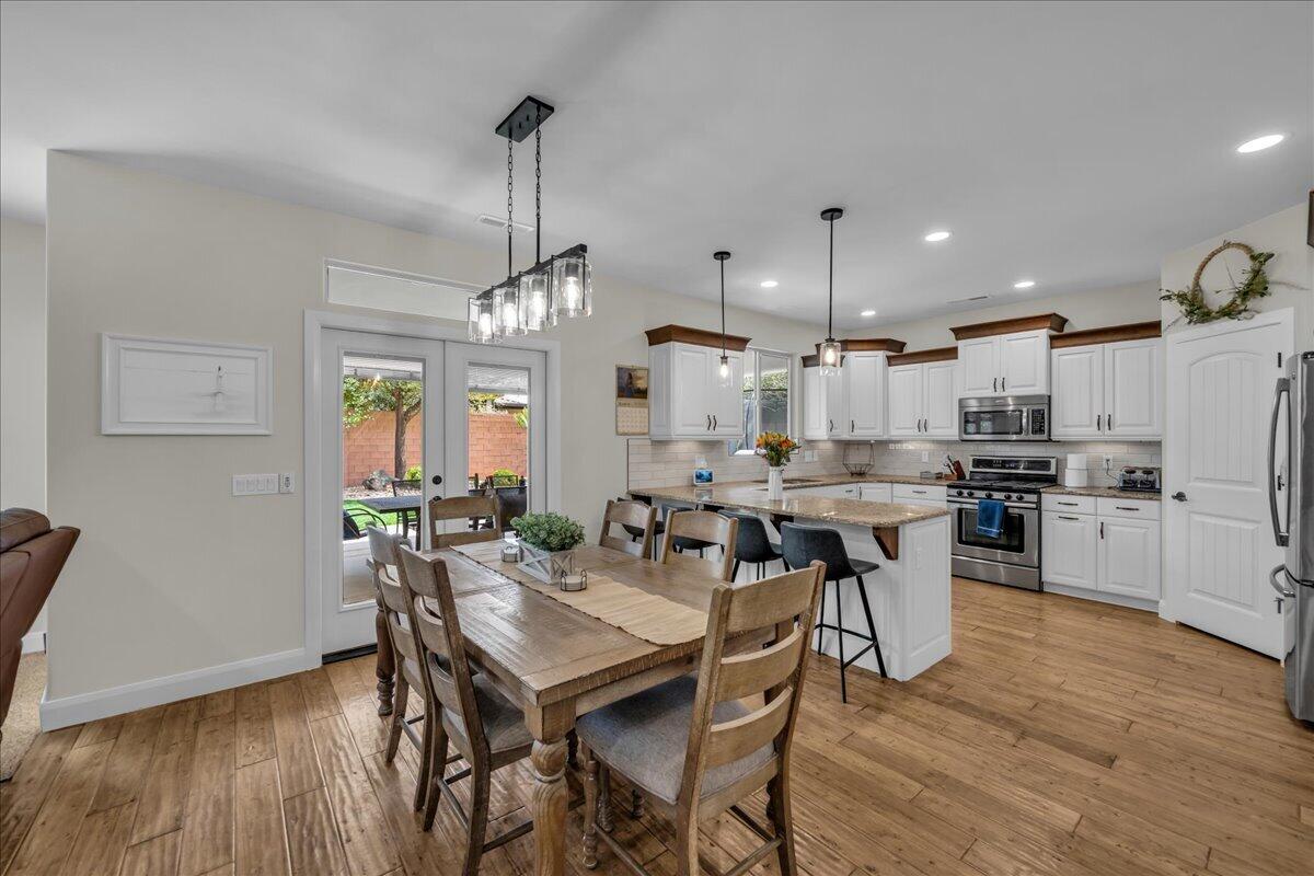 BRIDLE GATE ESTATES - Residential