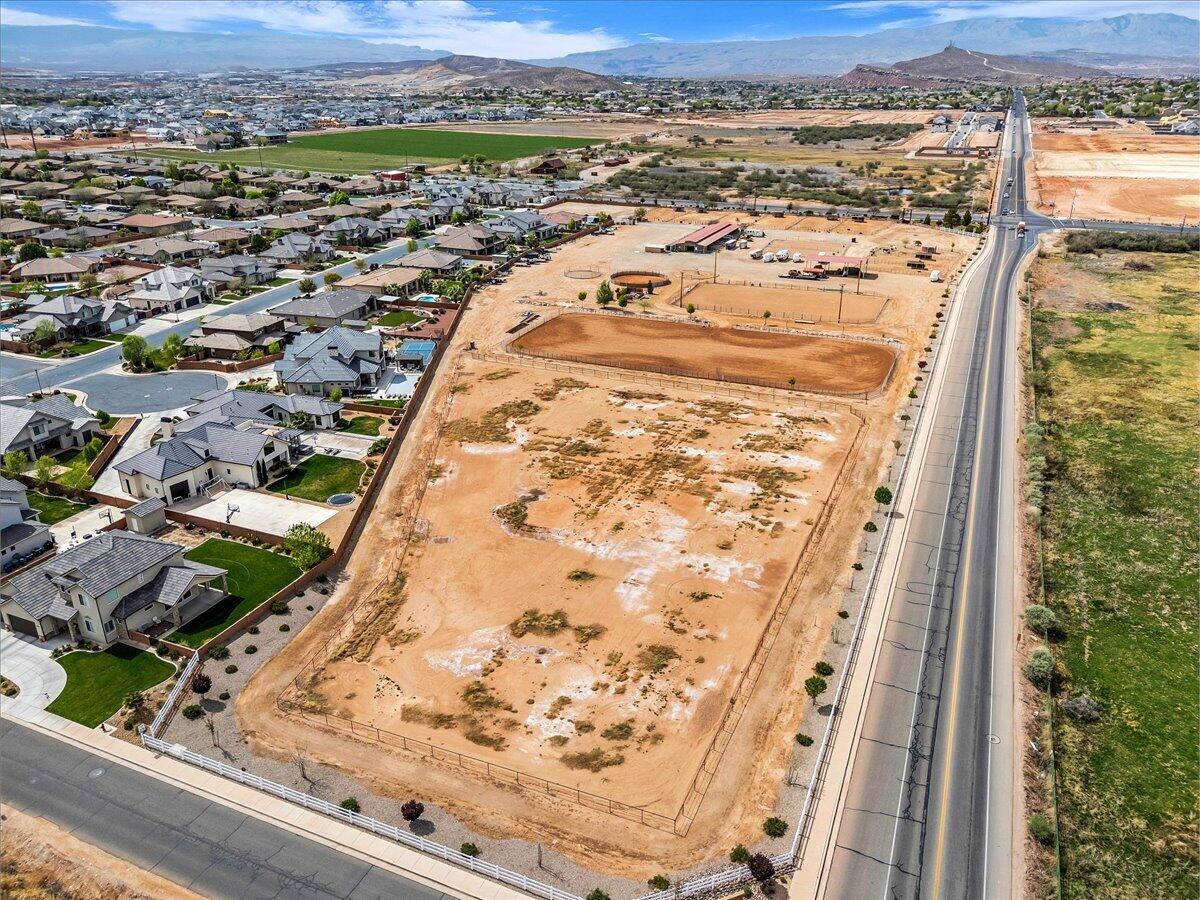 BRIDLE GATE ESTATES - Residential