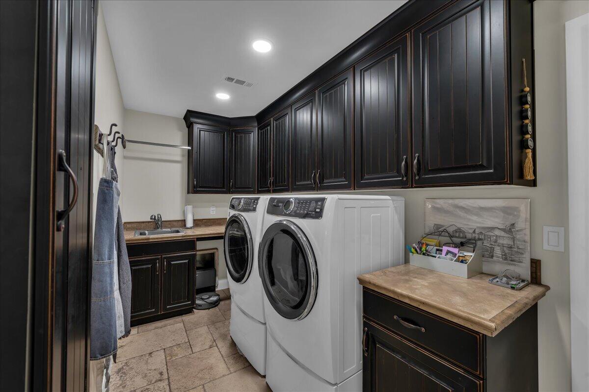 BRIDLE GATE ESTATES - Residential