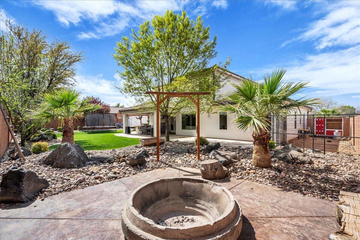 BRIDLE GATE ESTATES - Residential