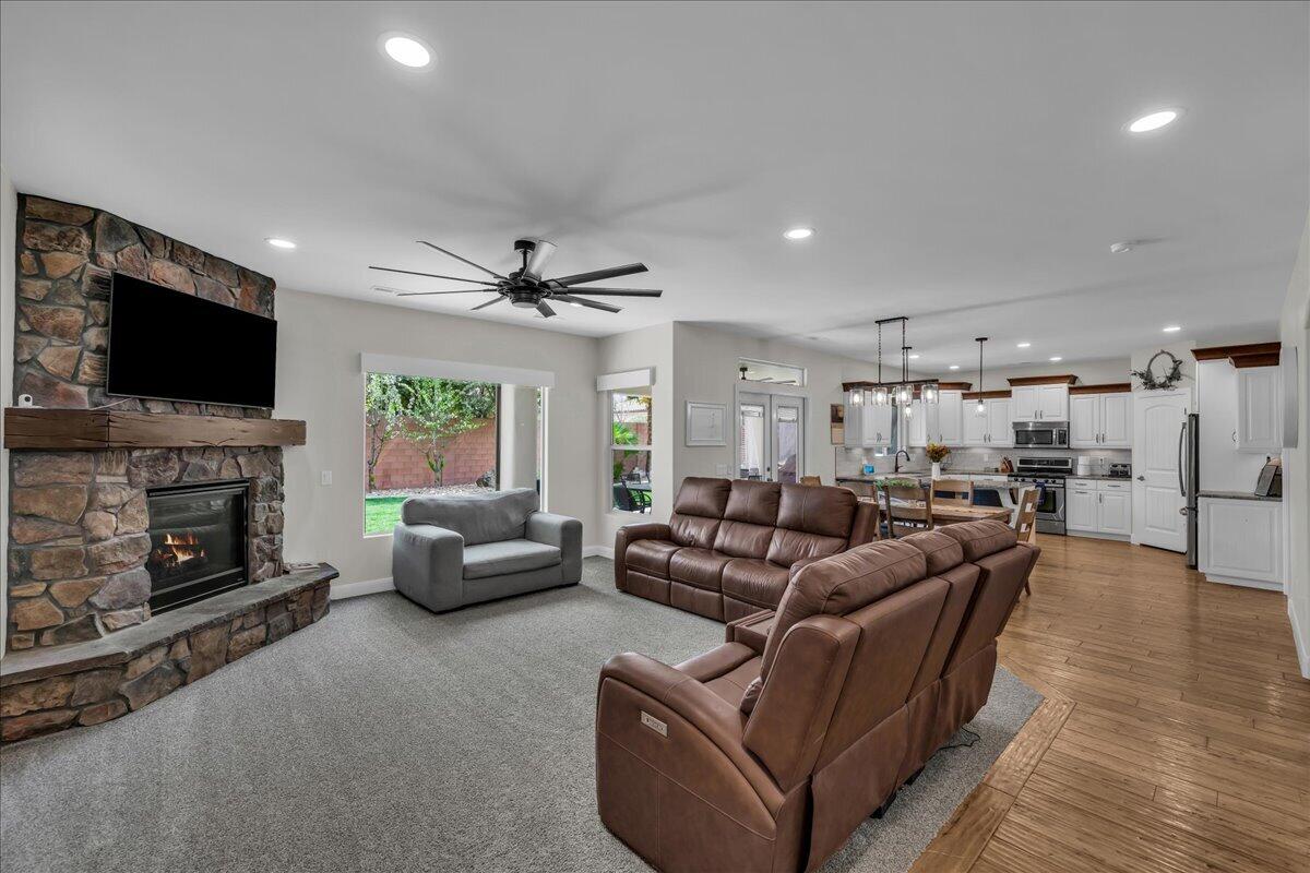 BRIDLE GATE ESTATES - Residential