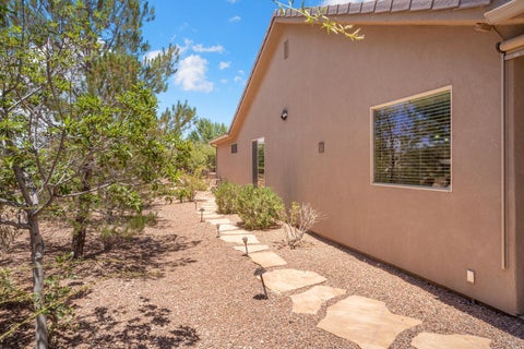 Tiny photo for 1587 W WHITESTONE DR, Saint George, UT 84790 (MLS # 26-273646)