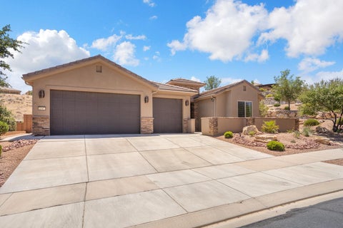 Tiny photo for 1587 W WHITESTONE DR, Saint George, UT 84790 (MLS # 26-273646)