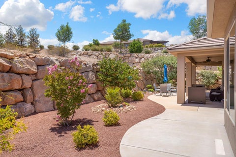Tiny photo for 1587 W WHITESTONE DR, Saint George, UT 84790 (MLS # 26-273646)