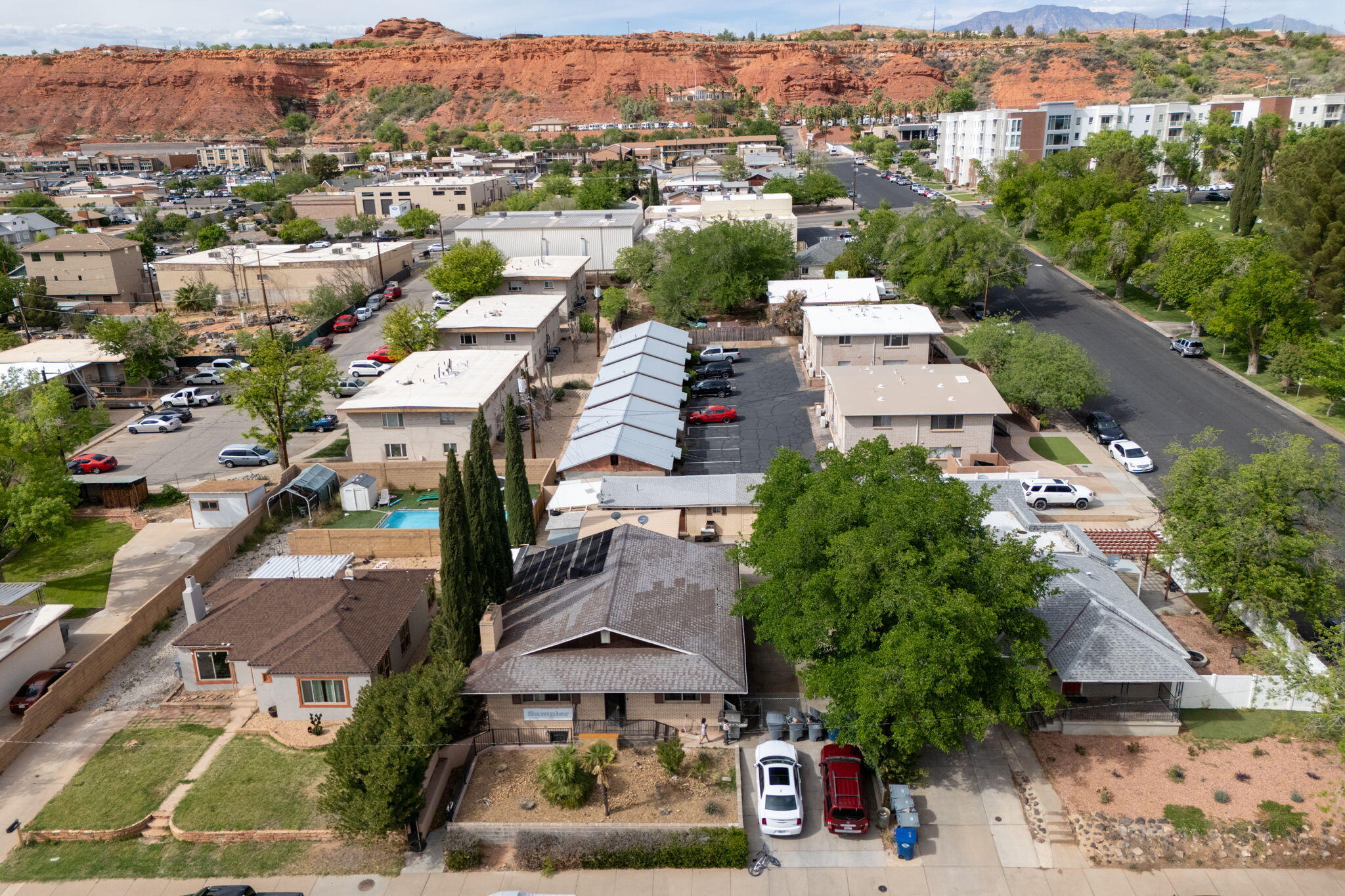 Main image without alt text