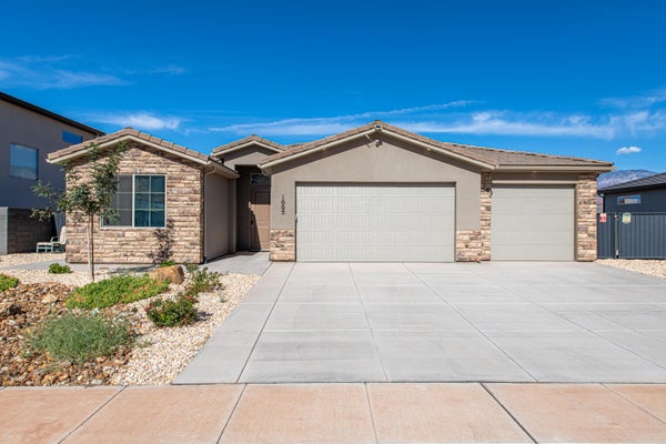 1005 N 20 W, LA VERKIN, UT 84745 - Image 377632b668d11892e0413d2acaf8b403/2947054886