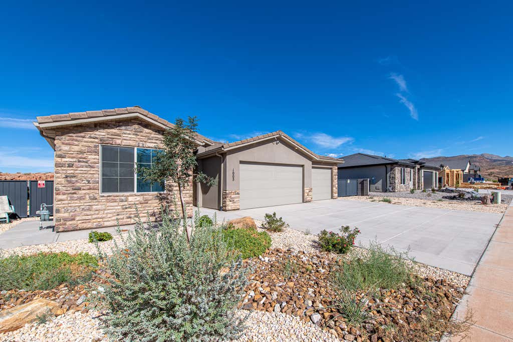 Photo of 1005 N 20 W, La Verkin, UT 84745 (MLS # 26-275344)