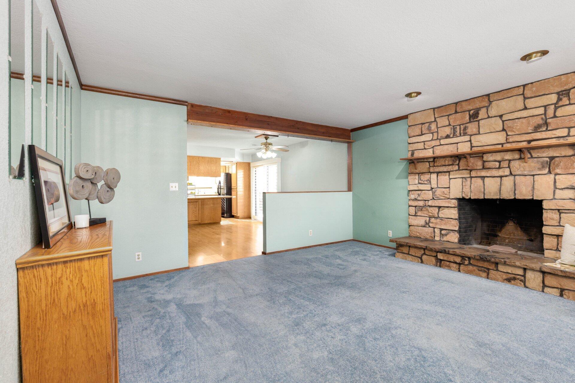 BLOOMINGTON KNOLLS TOWNHOMES - Residential