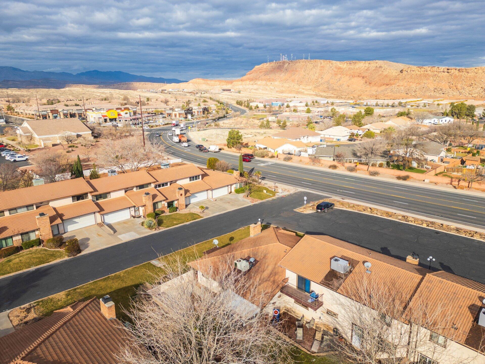 BLOOMINGTON KNOLLS TOWNHOMES - Residential