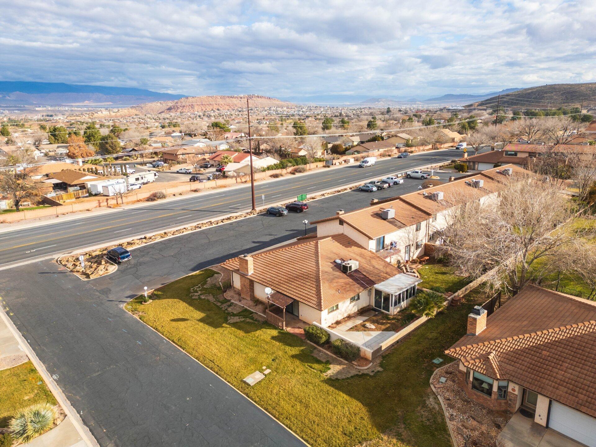 BLOOMINGTON KNOLLS TOWNHOMES - Residential