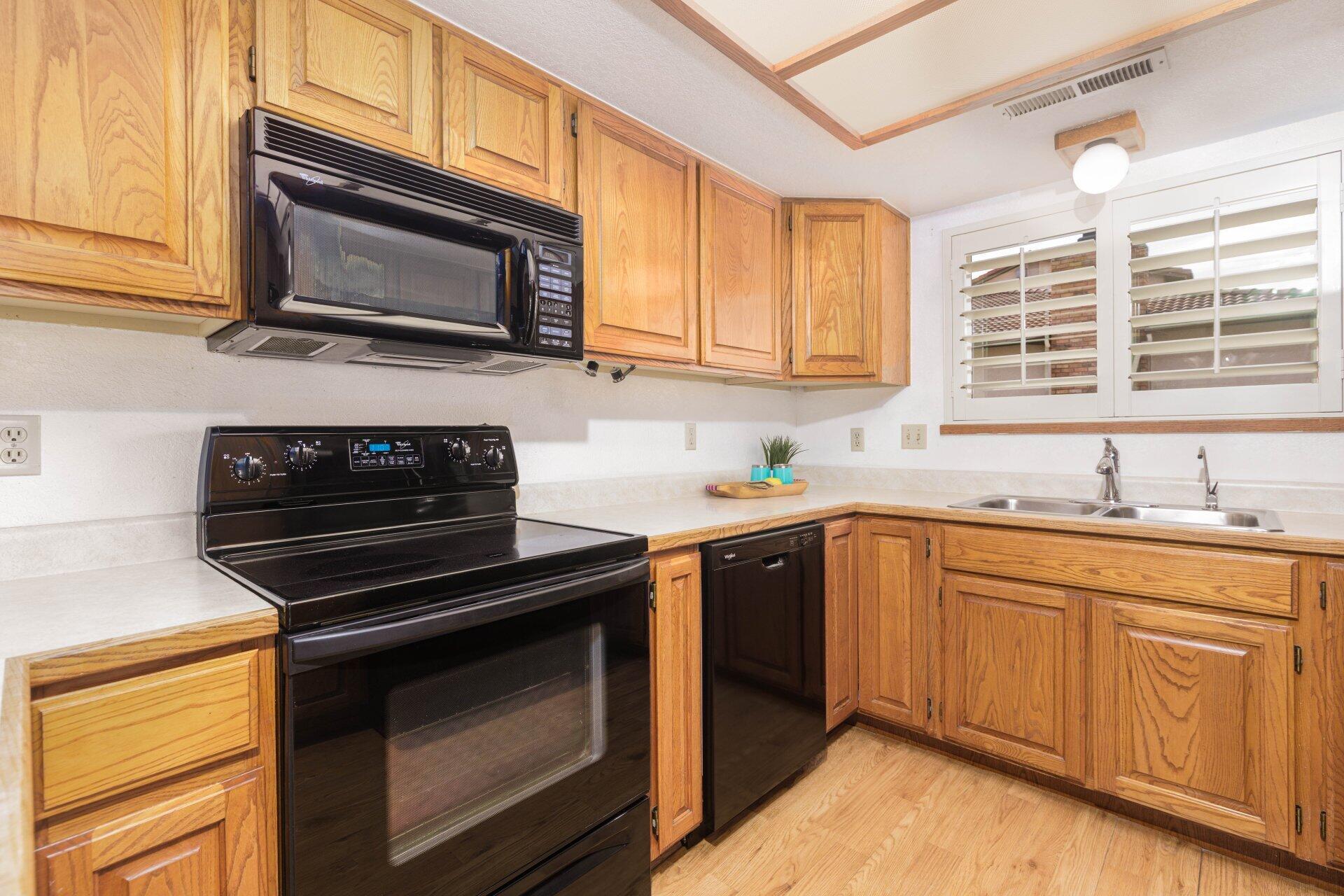 BLOOMINGTON KNOLLS TOWNHOMES - Residential