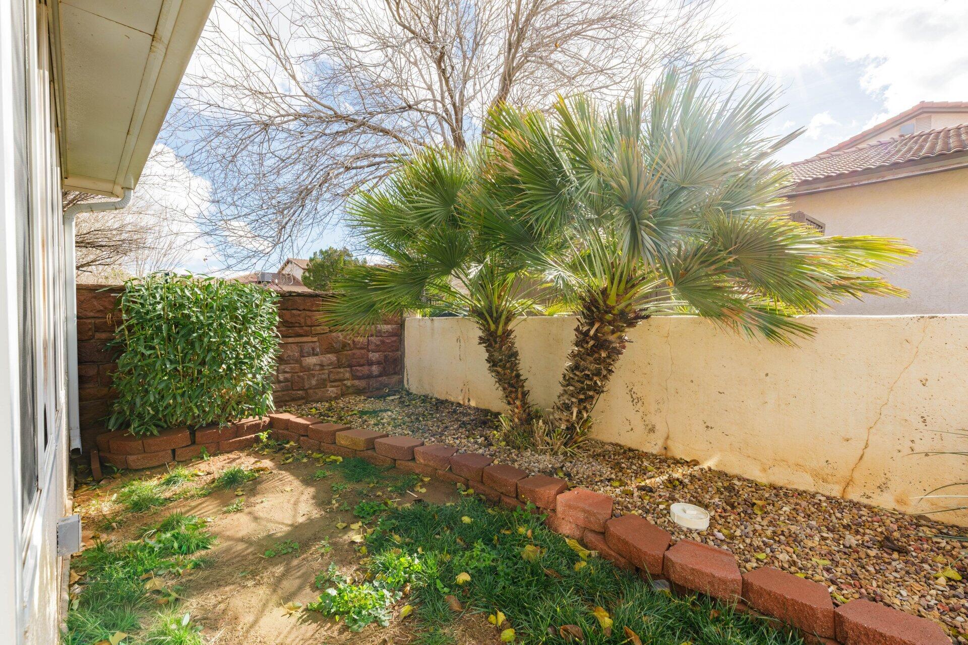 BLOOMINGTON KNOLLS TOWNHOMES - Residential