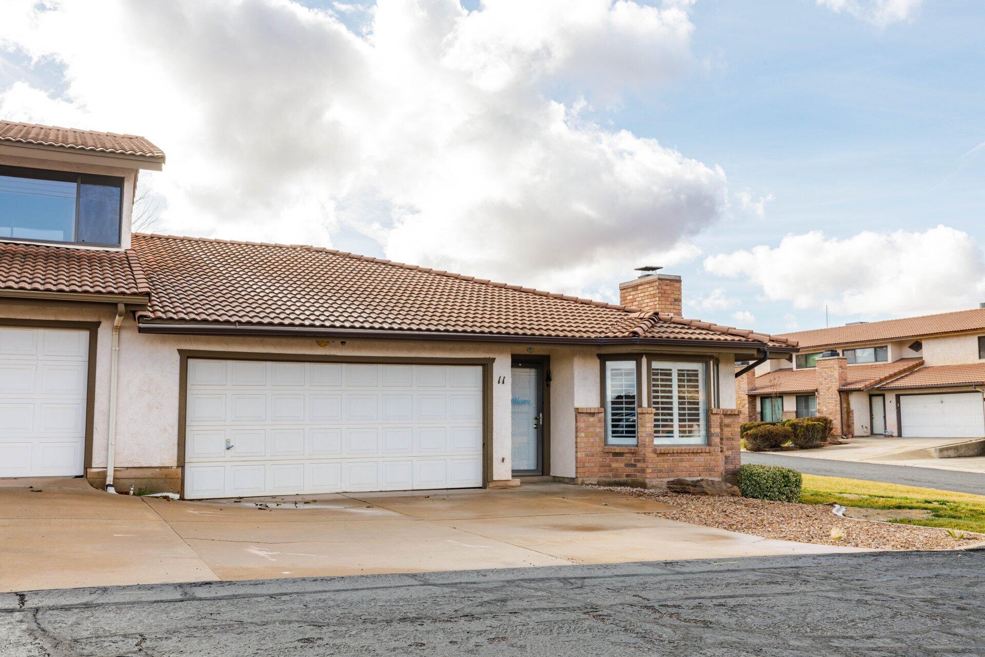 BLOOMINGTON KNOLLS TOWNHOMES - Residential