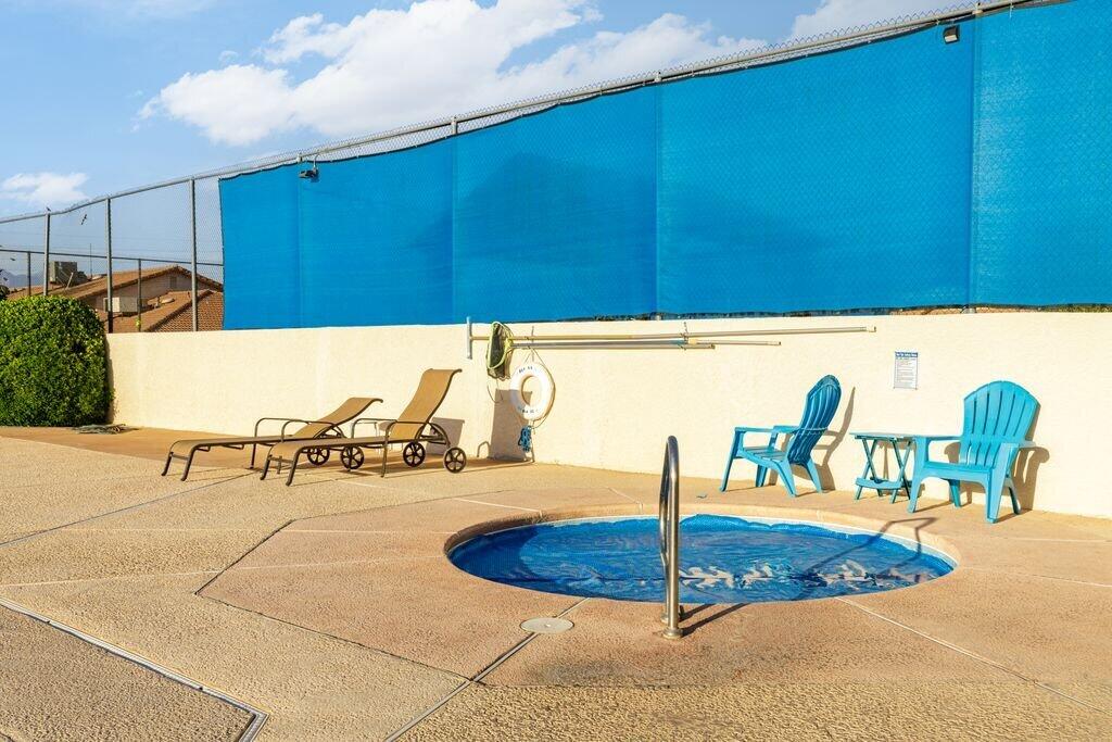 BLOOMINGTON KNOLLS TOWNHOMES - Residential