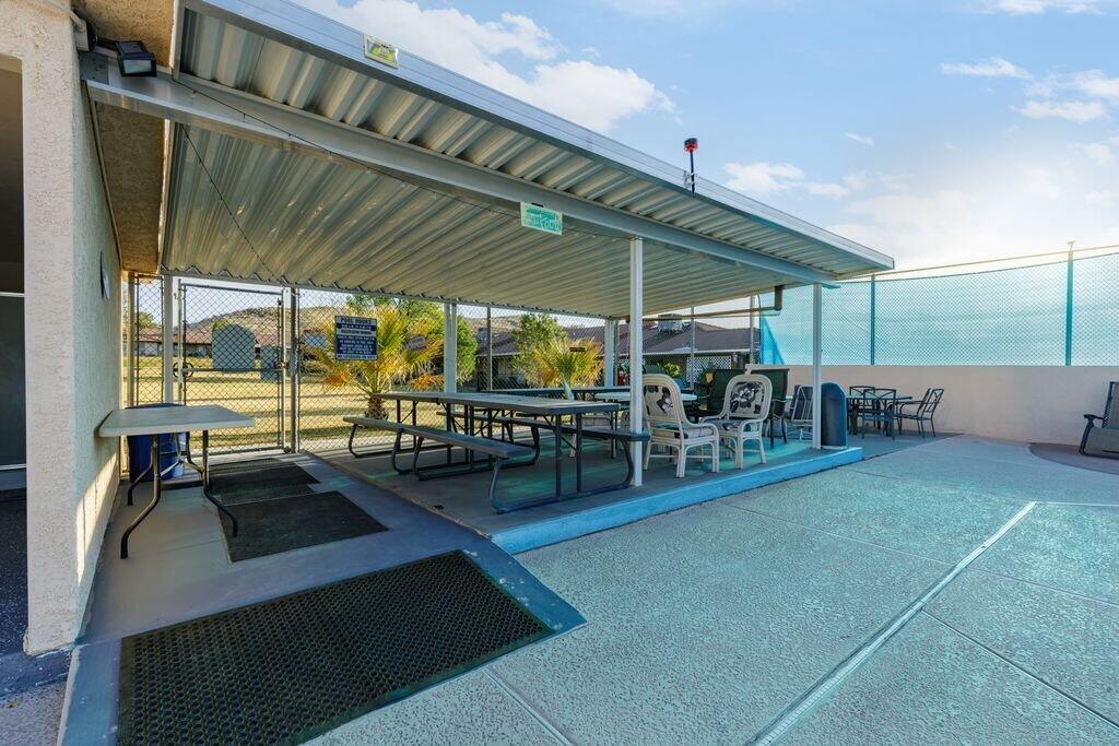 BLOOMINGTON KNOLLS TOWNHOMES - Residential