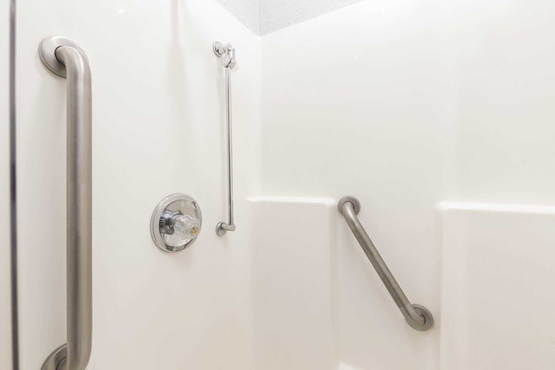 BLOOMINGTON KNOLLS TOWNHOMES - Residential