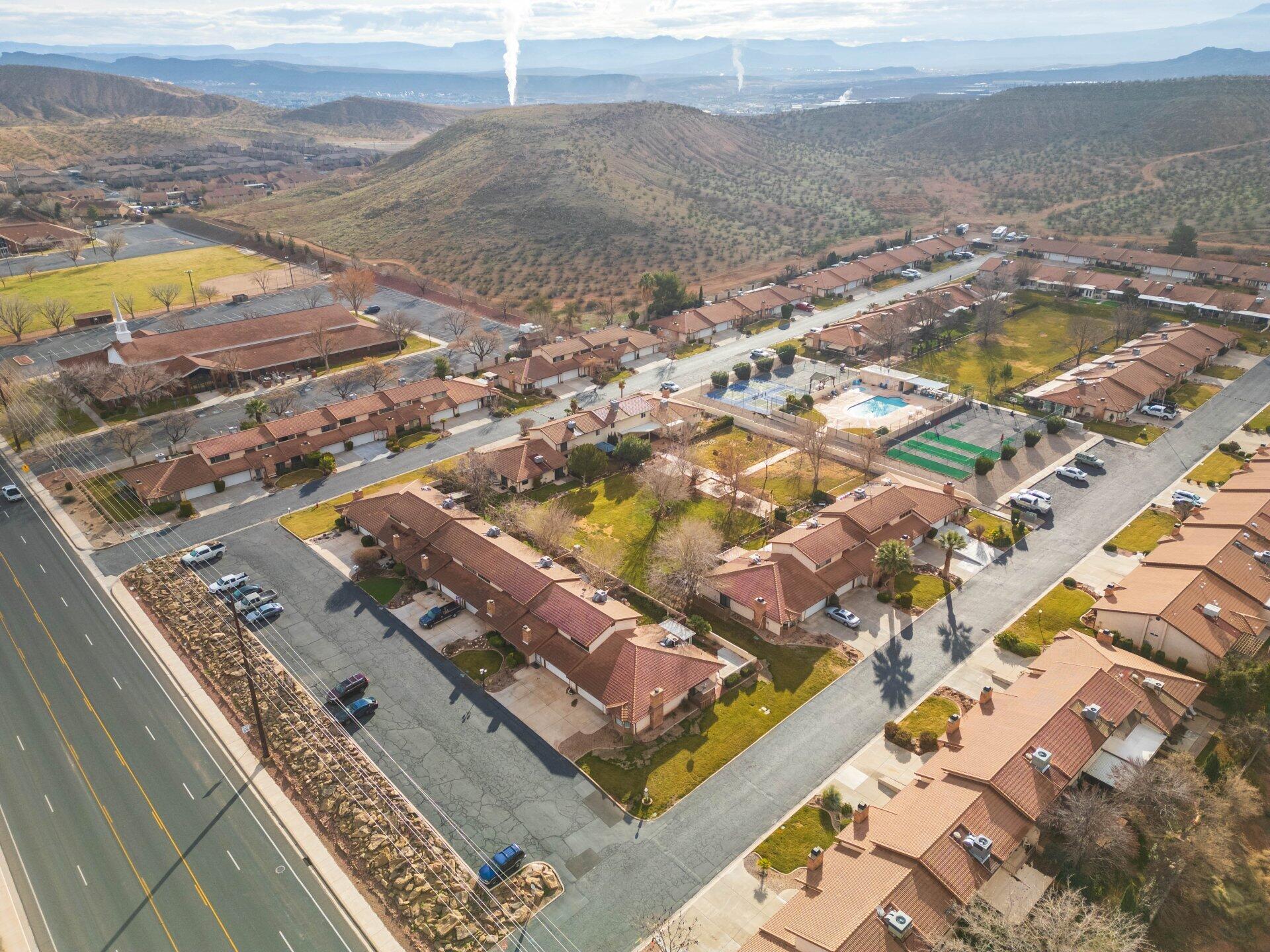 BLOOMINGTON KNOLLS TOWNHOMES - Residential