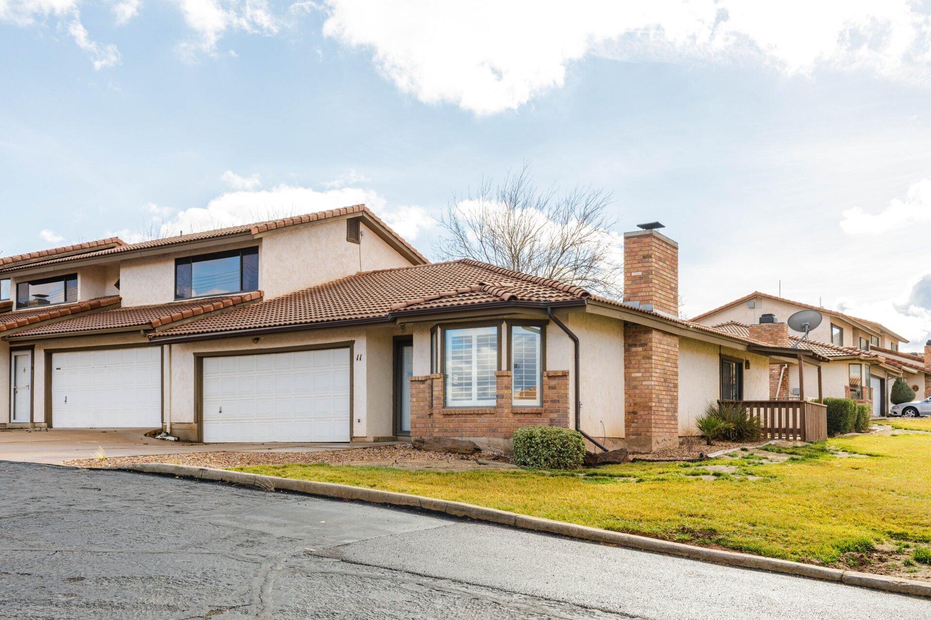 BLOOMINGTON KNOLLS TOWNHOMES - Residential