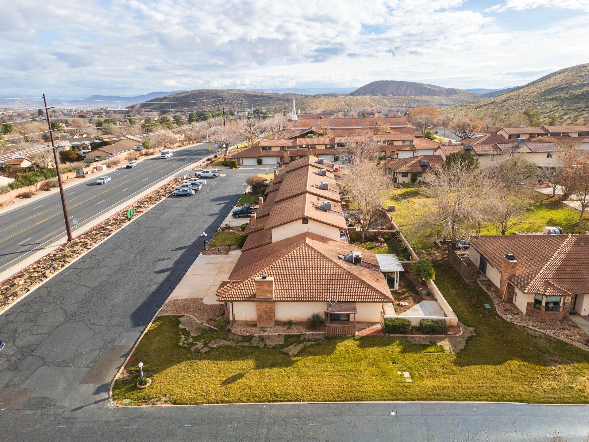 BLOOMINGTON KNOLLS TOWNHOMES - Residential