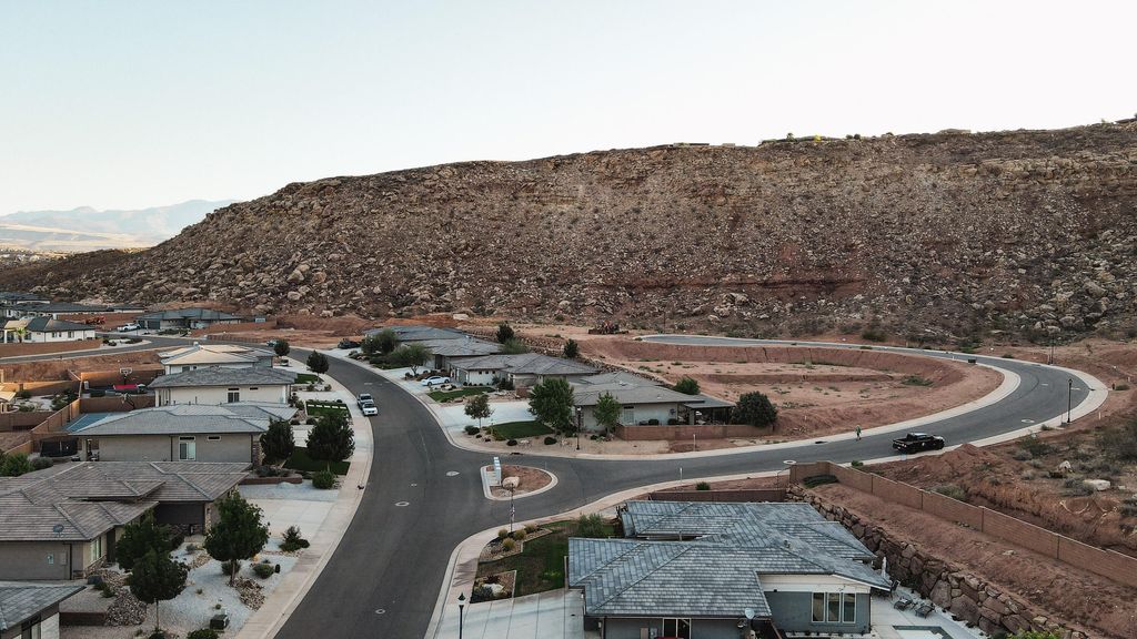 Photo of 1658 Schrund Circle CIR, Saint George, UT 84790 (MLS # 25-266945)