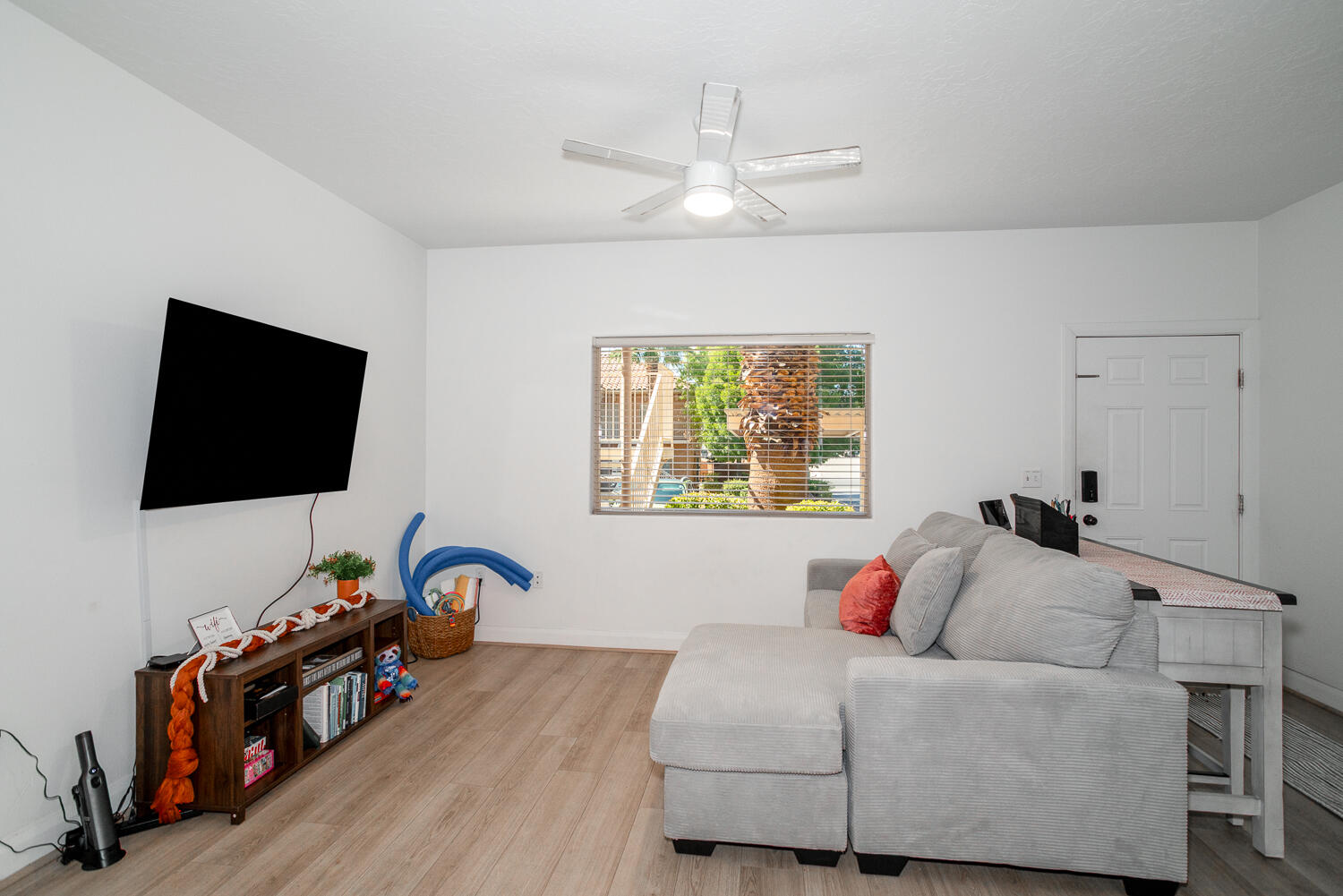 LA VENITA CONDOS - Residential