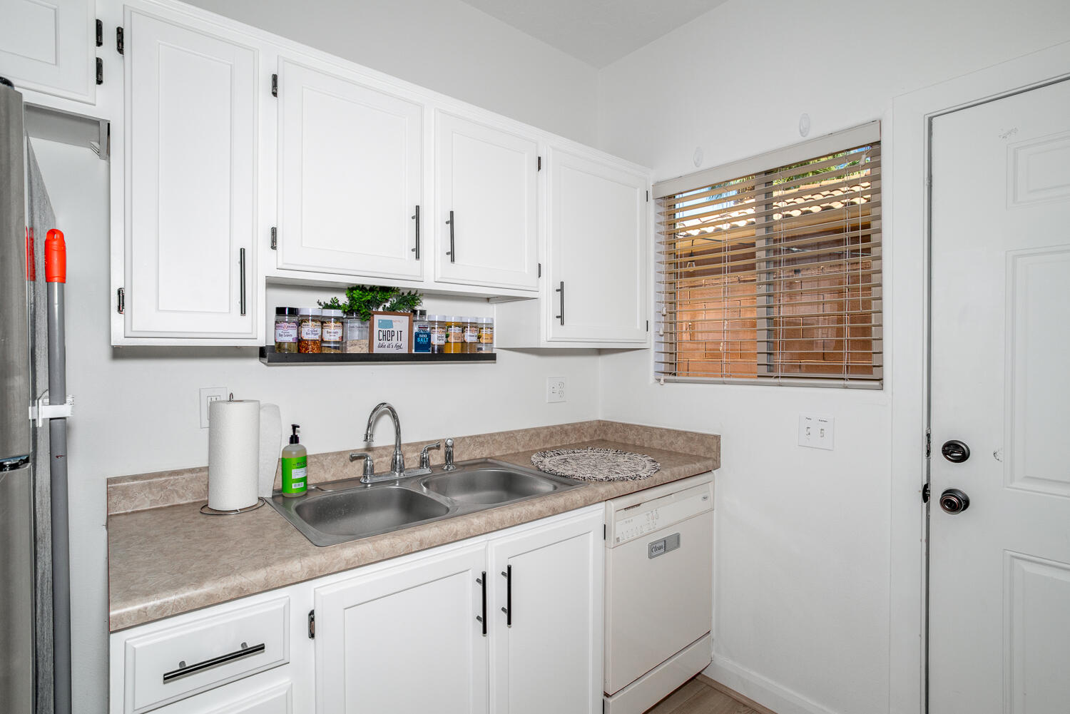 LA VENITA CONDOS - Residential