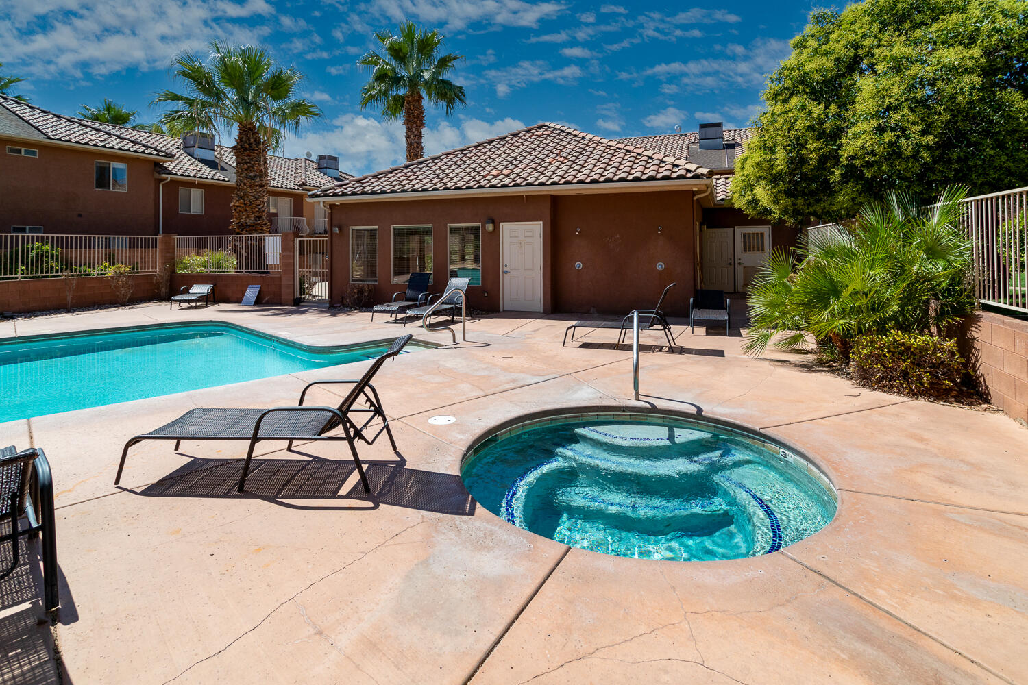 LA VENITA CONDOS - Residential