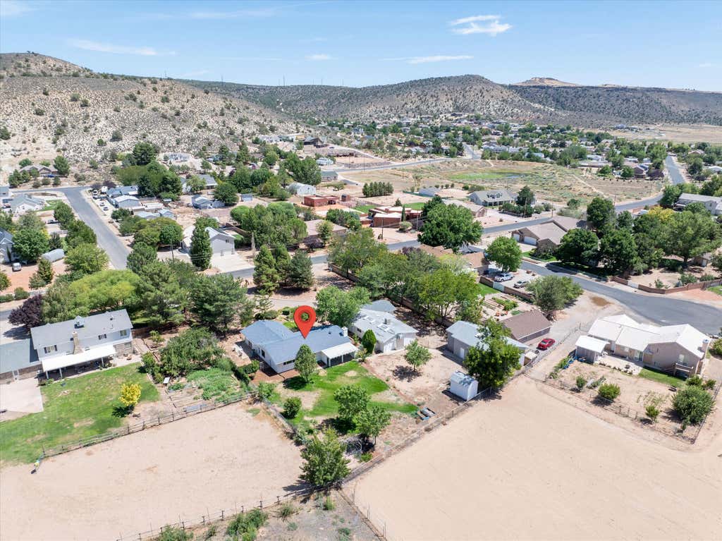 Photo of 8191 Sapphire DR, Saint George, UT 84770 (MLS # 26-275414)