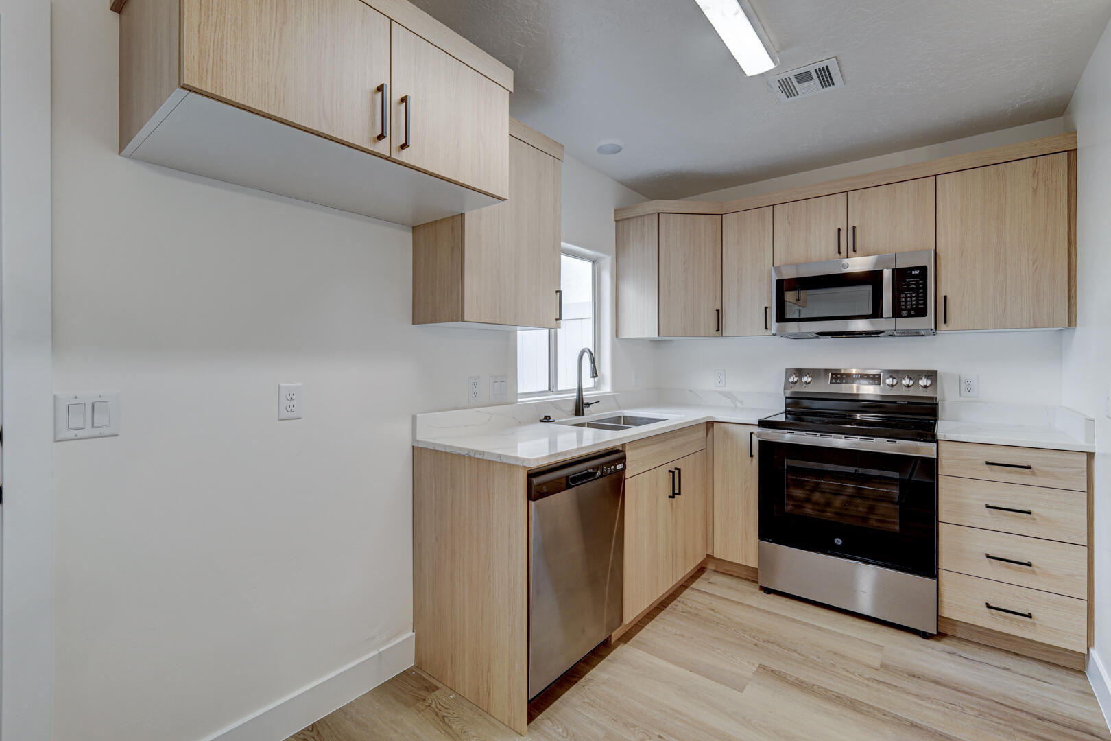 COVE CREEK TOWNHOMES - Residential