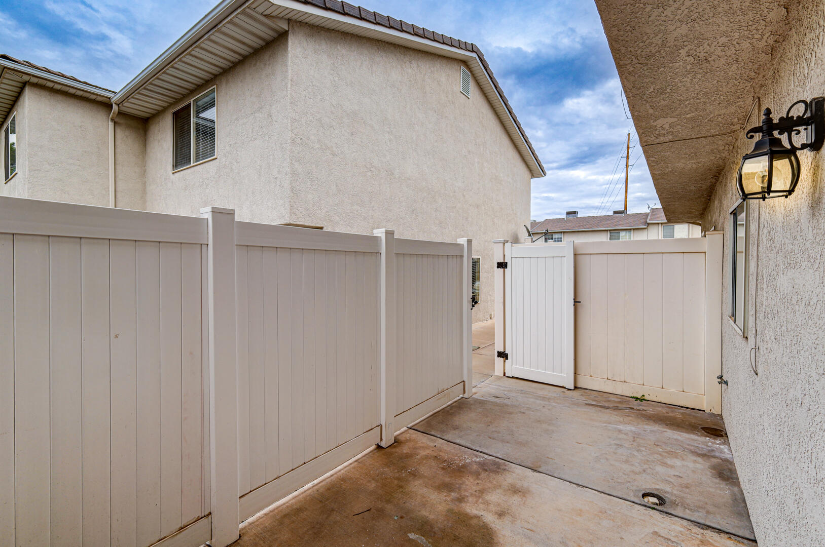 COVE CREEK TOWNHOMES - Residential