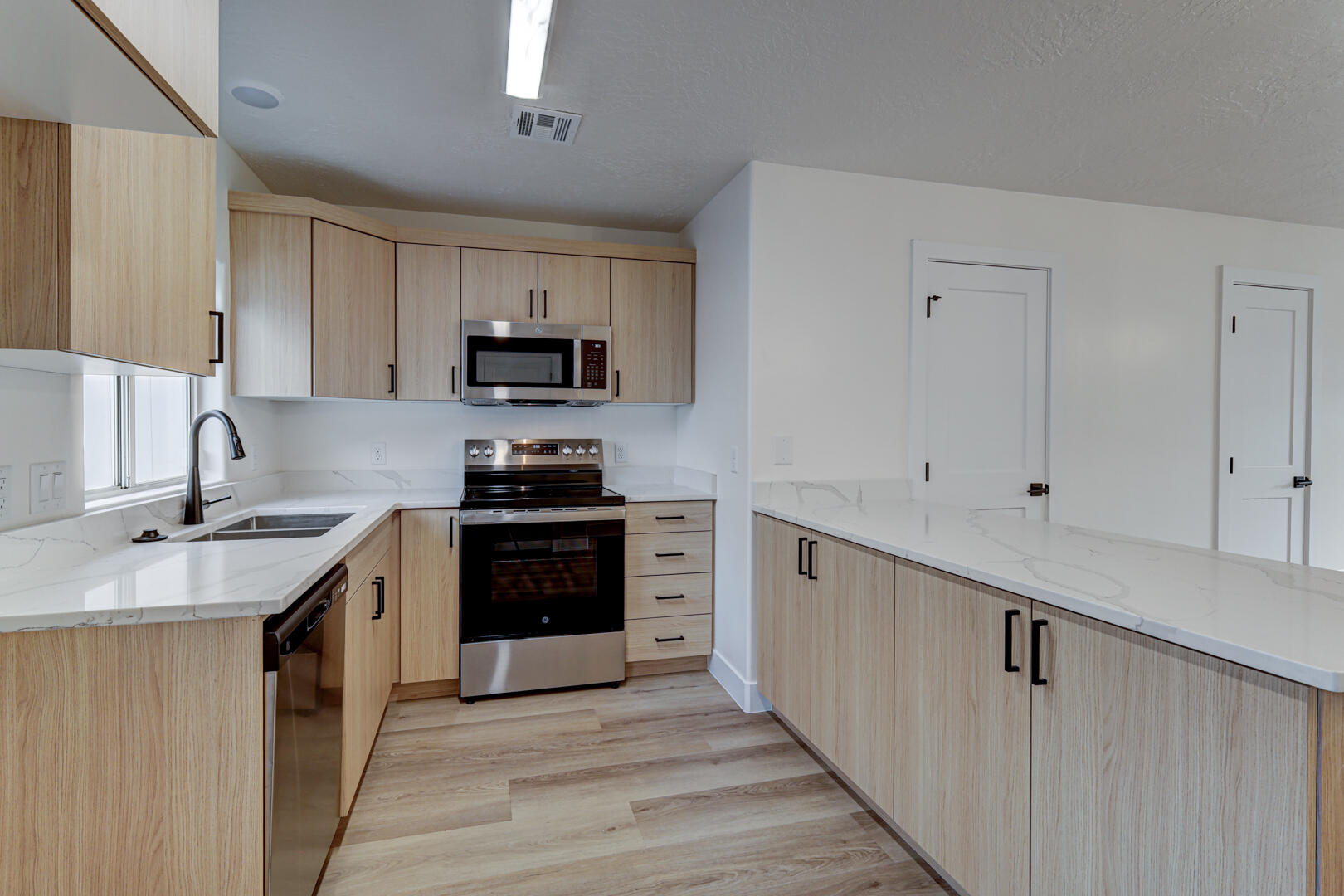 COVE CREEK TOWNHOMES - Residential