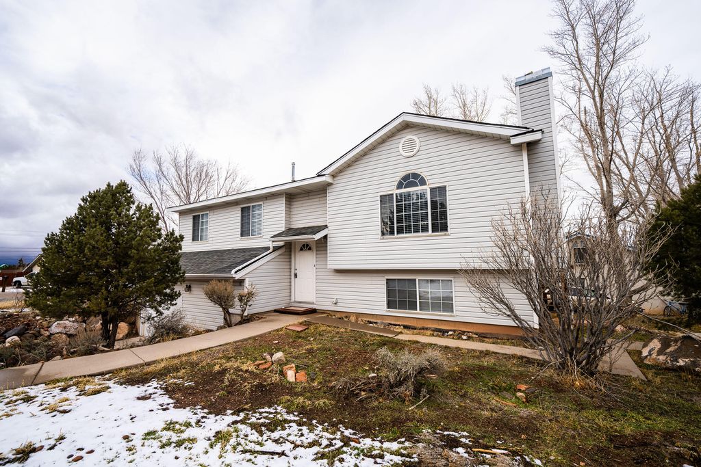 Photo of 1201 S 860 W, Cedar City, UT 84720 (MLS # 26-271377)