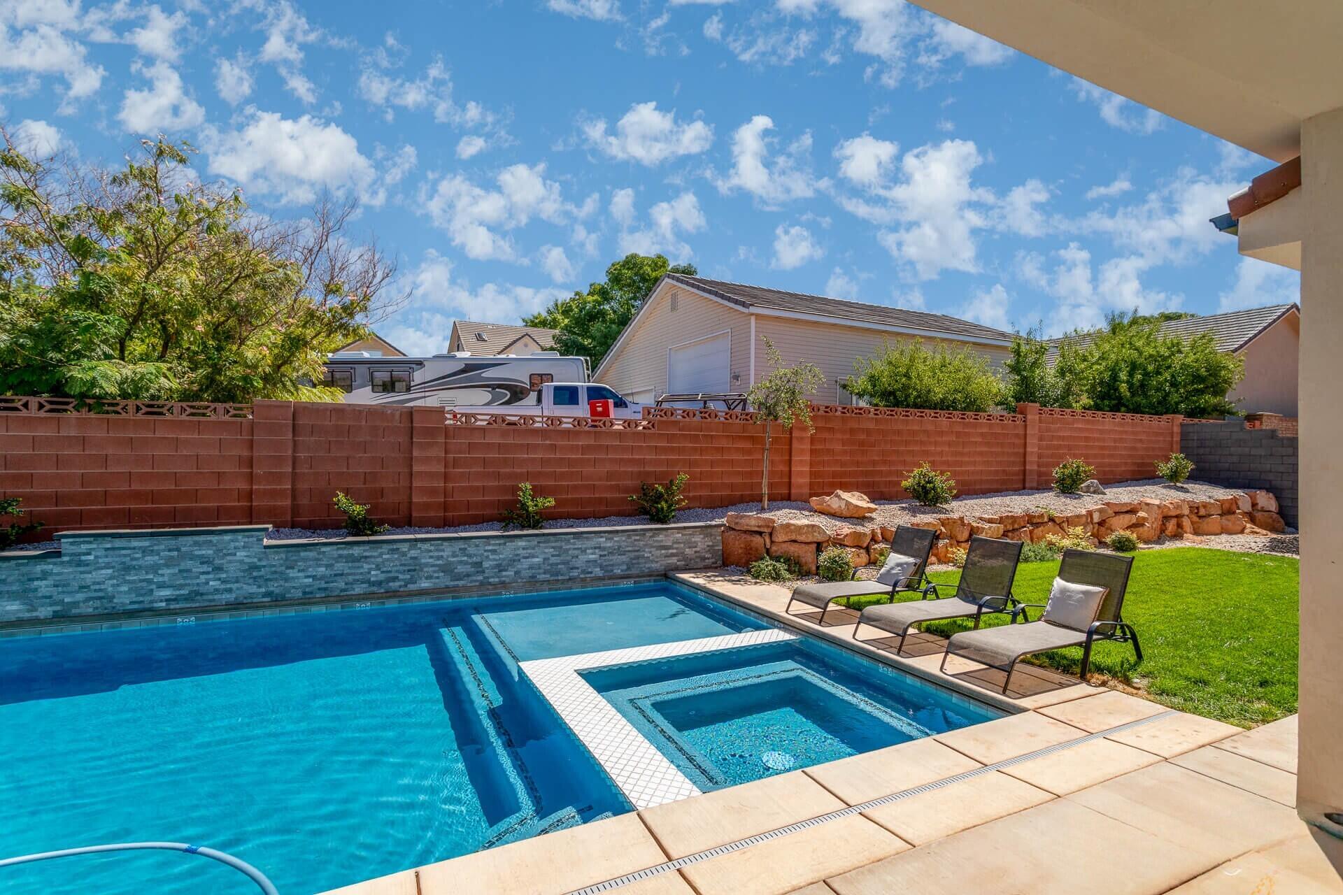 RUSTED HILLS - Residential