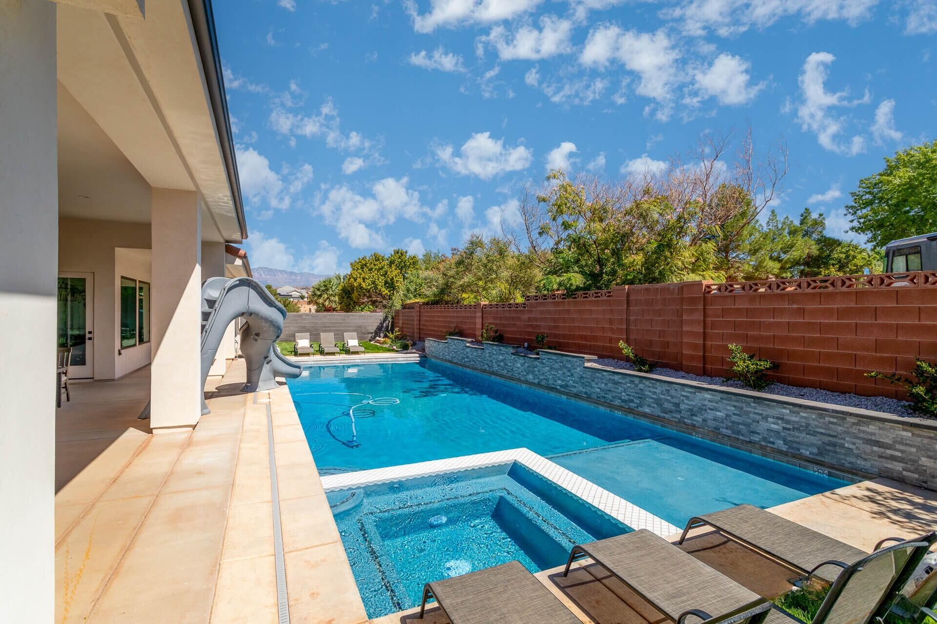 RUSTED HILLS - Residential