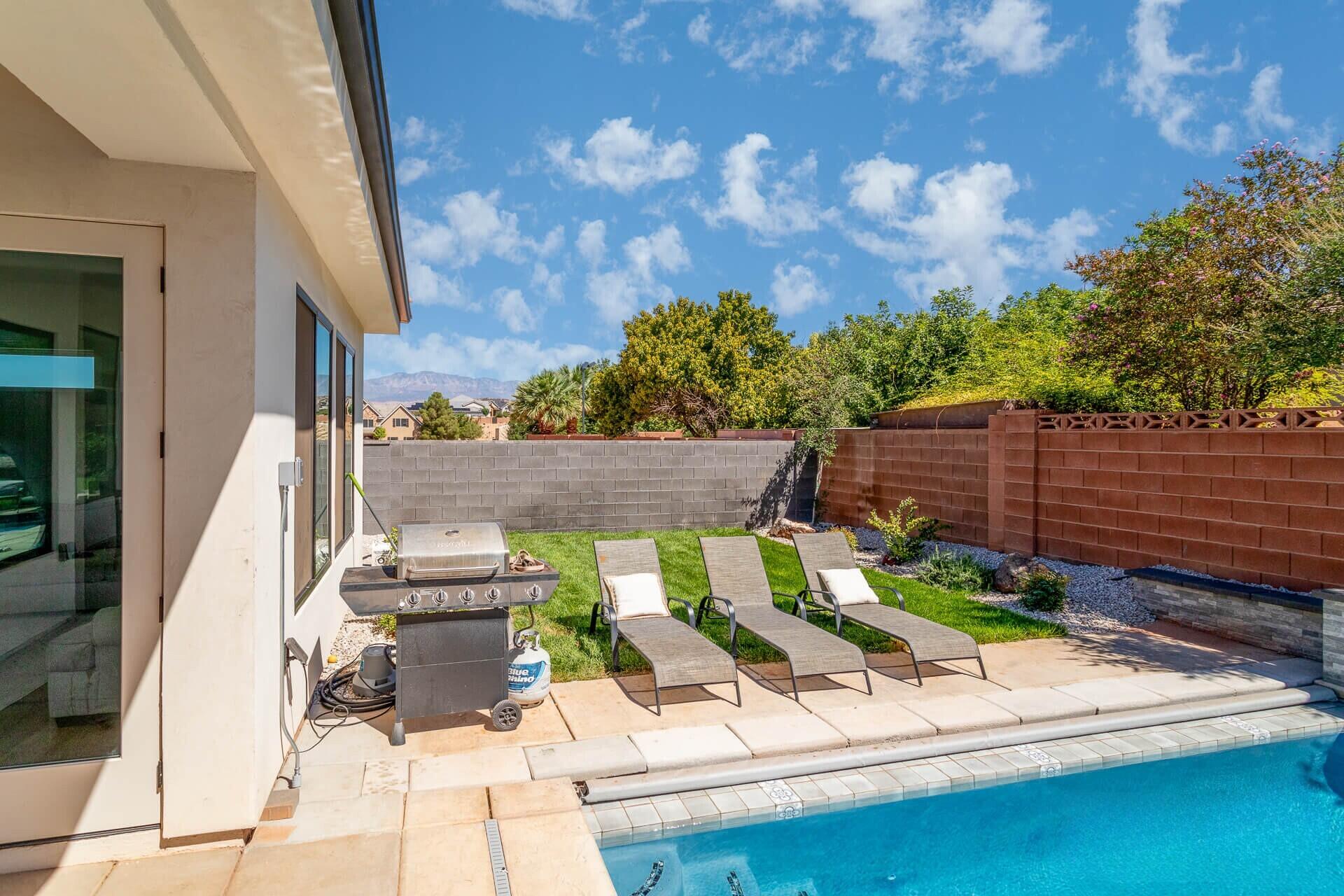 RUSTED HILLS - Residential