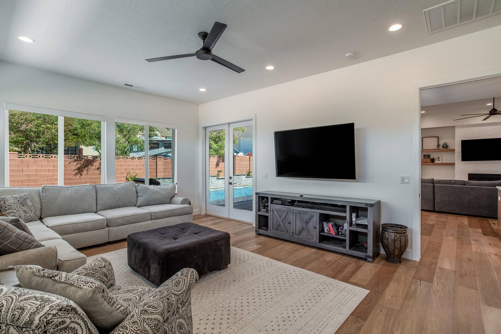 RUSTED HILLS - Residential