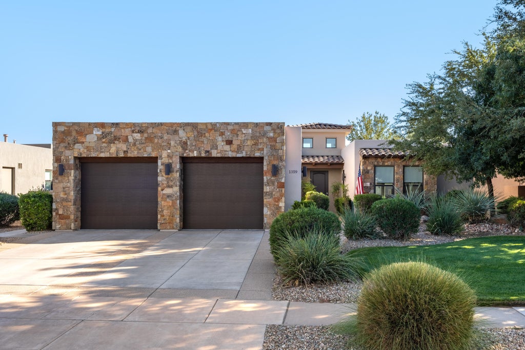 Photo of 1359 W Shinnecock CIR, Saint George, UT 84770 (MLS # 26-277022)