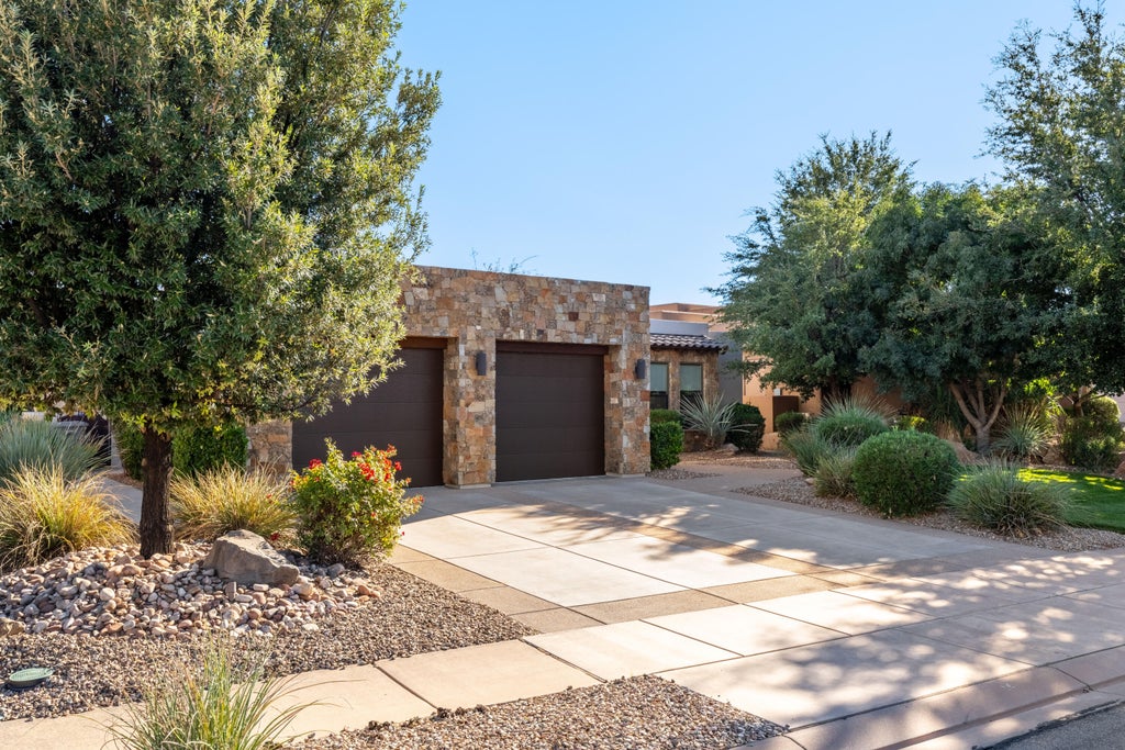 Photo of 1359 W Shinnecock CIR, Saint George, UT 84770 (MLS # 26-277022)