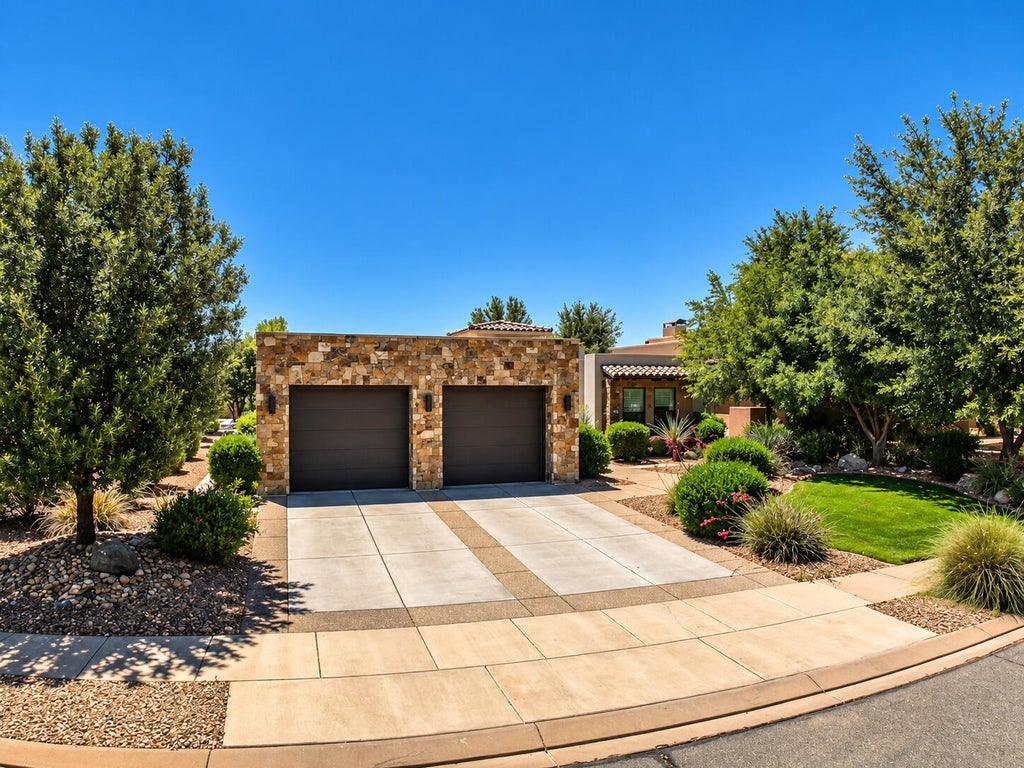 Photo of 1359 W Shinnecock CIR, Saint George, UT 84770 (MLS # 26-277022)