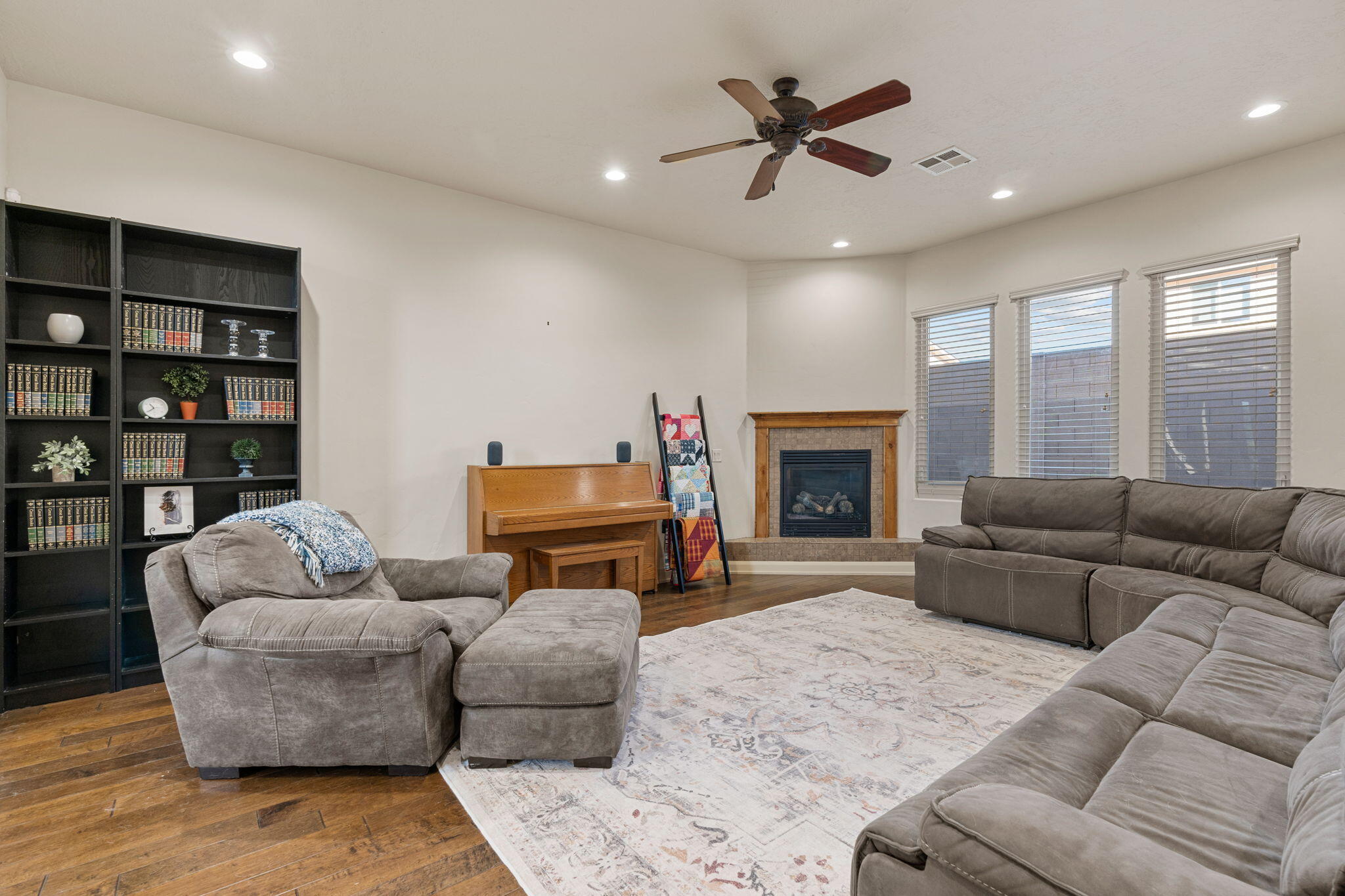 SHADOW SPRINGS - Residential