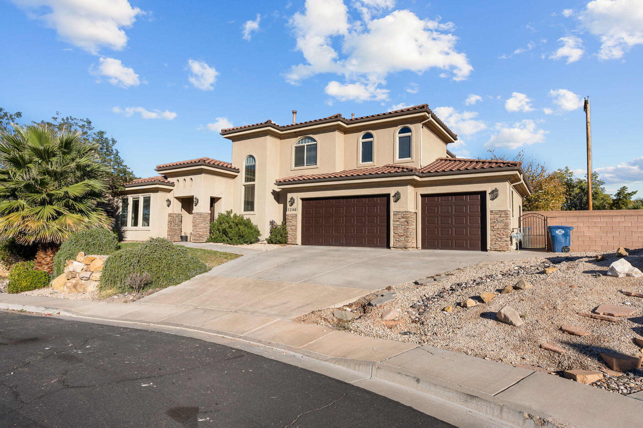 SHADOW SPRINGS - Residential