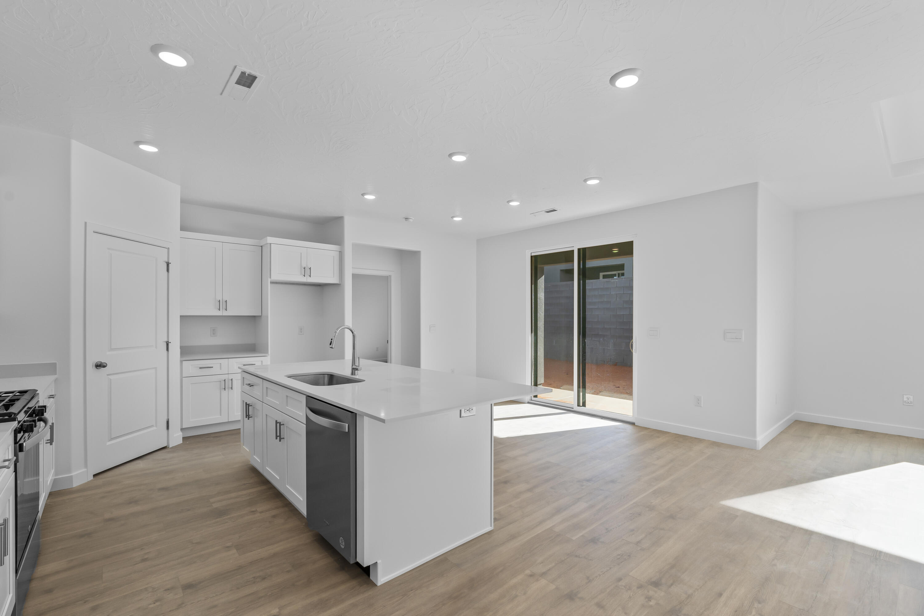 STANDING ROCK WEST AT LONG VALLEY - Residential