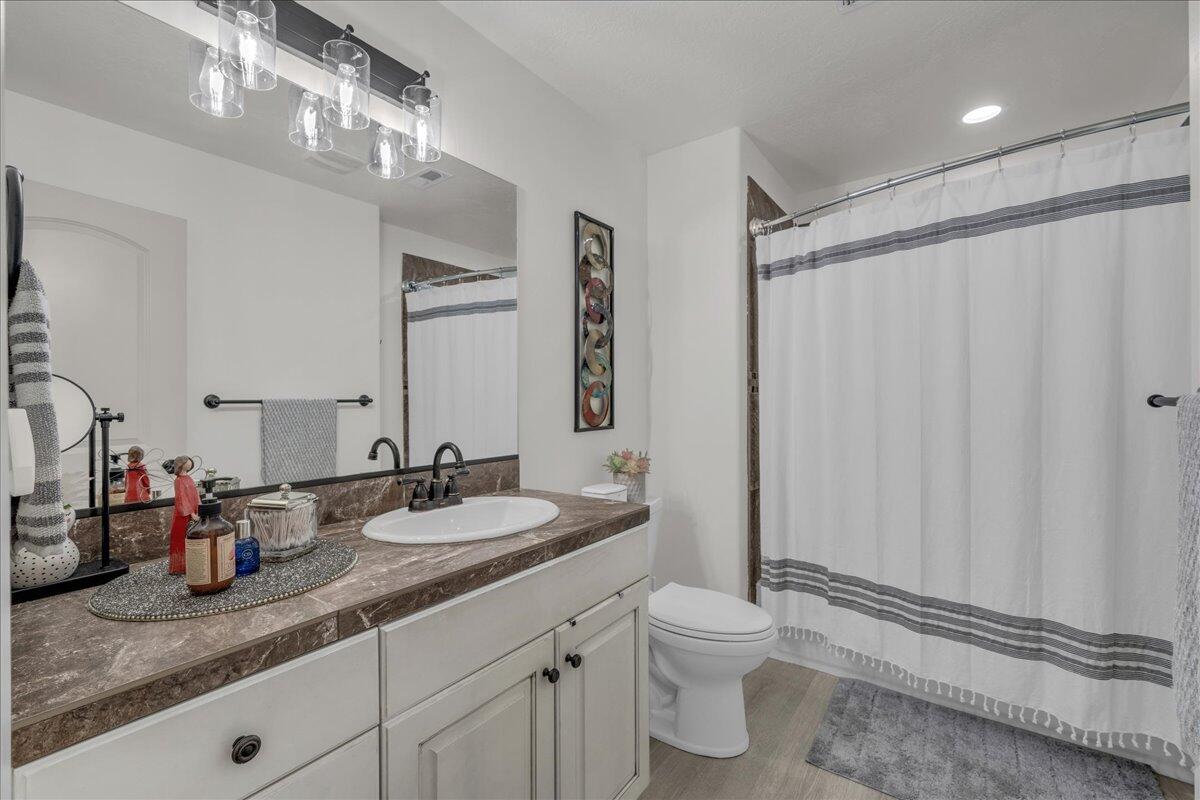 CREEKSIDE TOWNHOMES - Residential